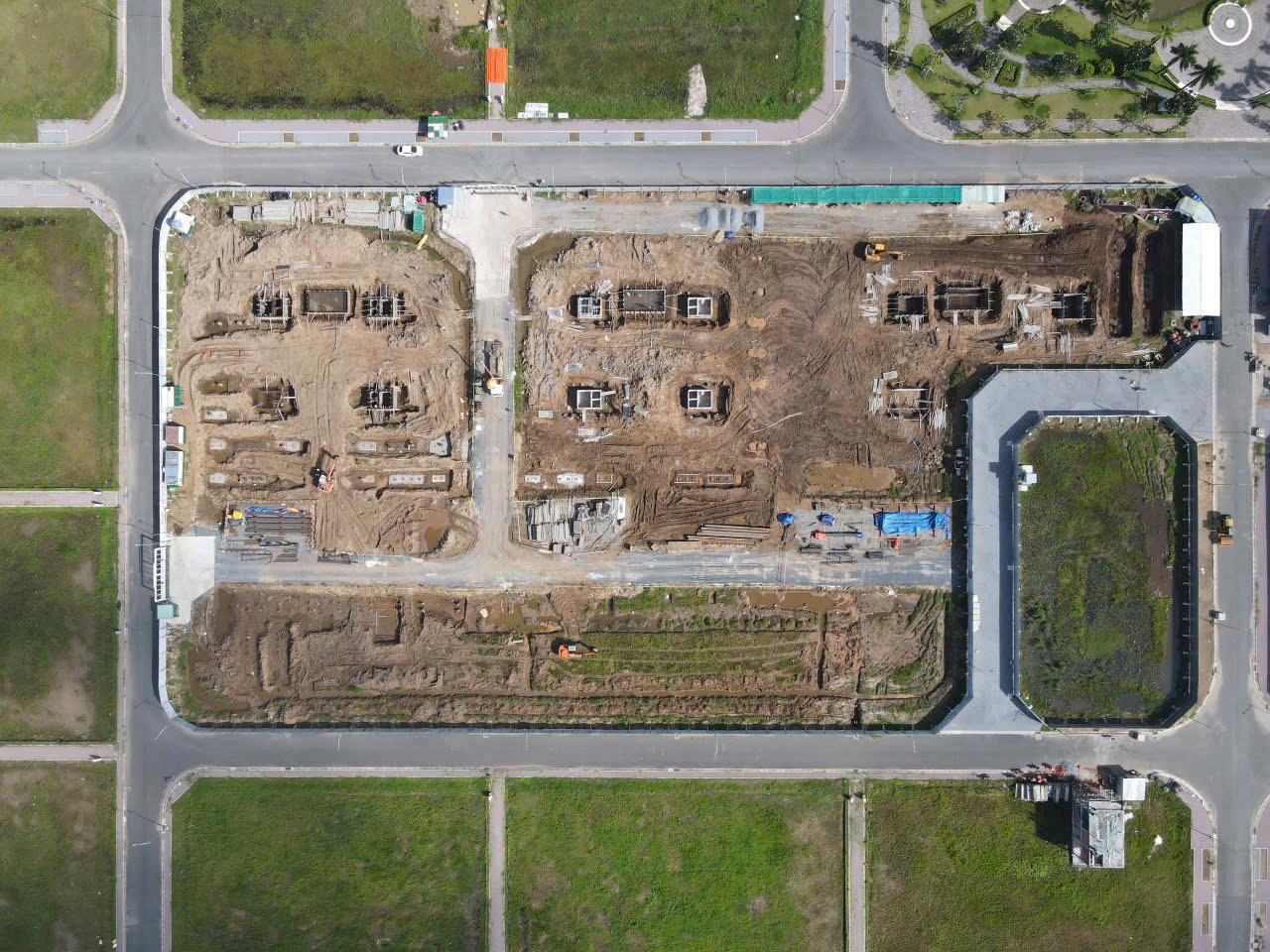 Điểm nổi bật của căn hộ EHomeS Nam Long 2Thuộc dòng sản phẩm Nhà ở xã hội EHomeS – tiêu chí 3E: Economy: giá mềm, vừa túi tiền (~ 600 triệu đồng) Efficiency: thiết kế thông minh, tối ưu không gian Ecology: nhiều tiện ích xanh trong khu đô thị và thiết kế sinh thái 