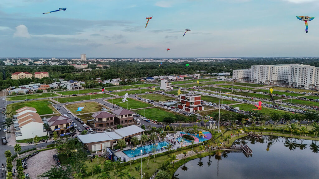 tiện ích sống tại Nam Long 2 có hồ bơi