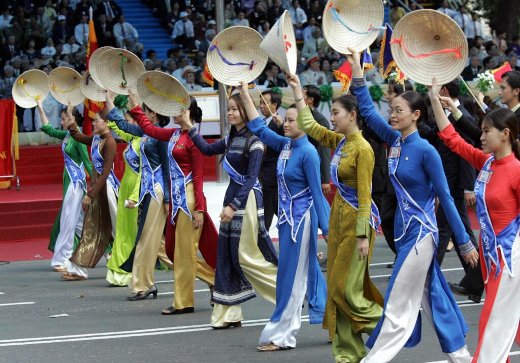 Tháng 4 được triển khai với chủ đề “Tự Hào Việt Nam”, hướng đến việc tôn vinh giá trị văn hóa và tinh thần dân tộc.