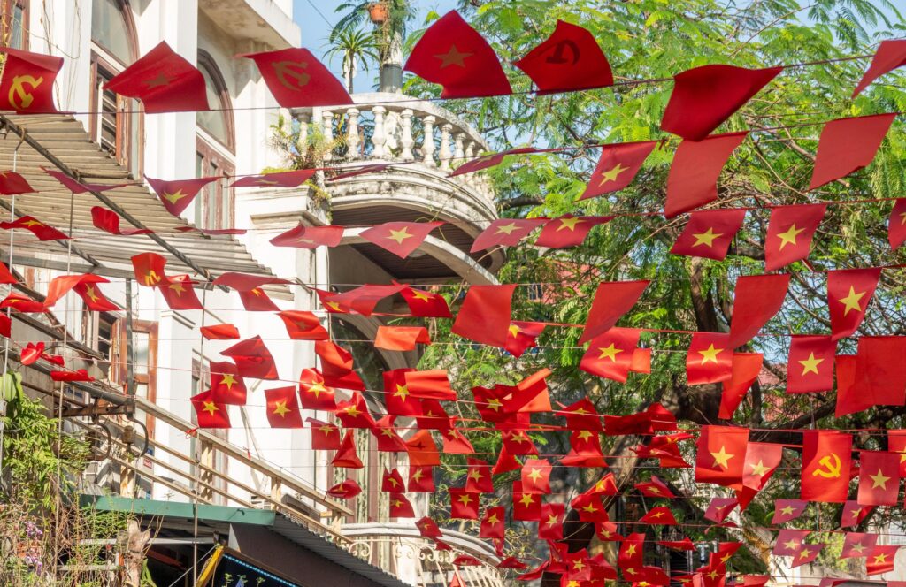 Tháng 4 được triển khai với chủ đề “Tự Hào Việt Nam”, hướng đến việc tôn vinh giá trị văn hóa và tinh thần dân tộc.