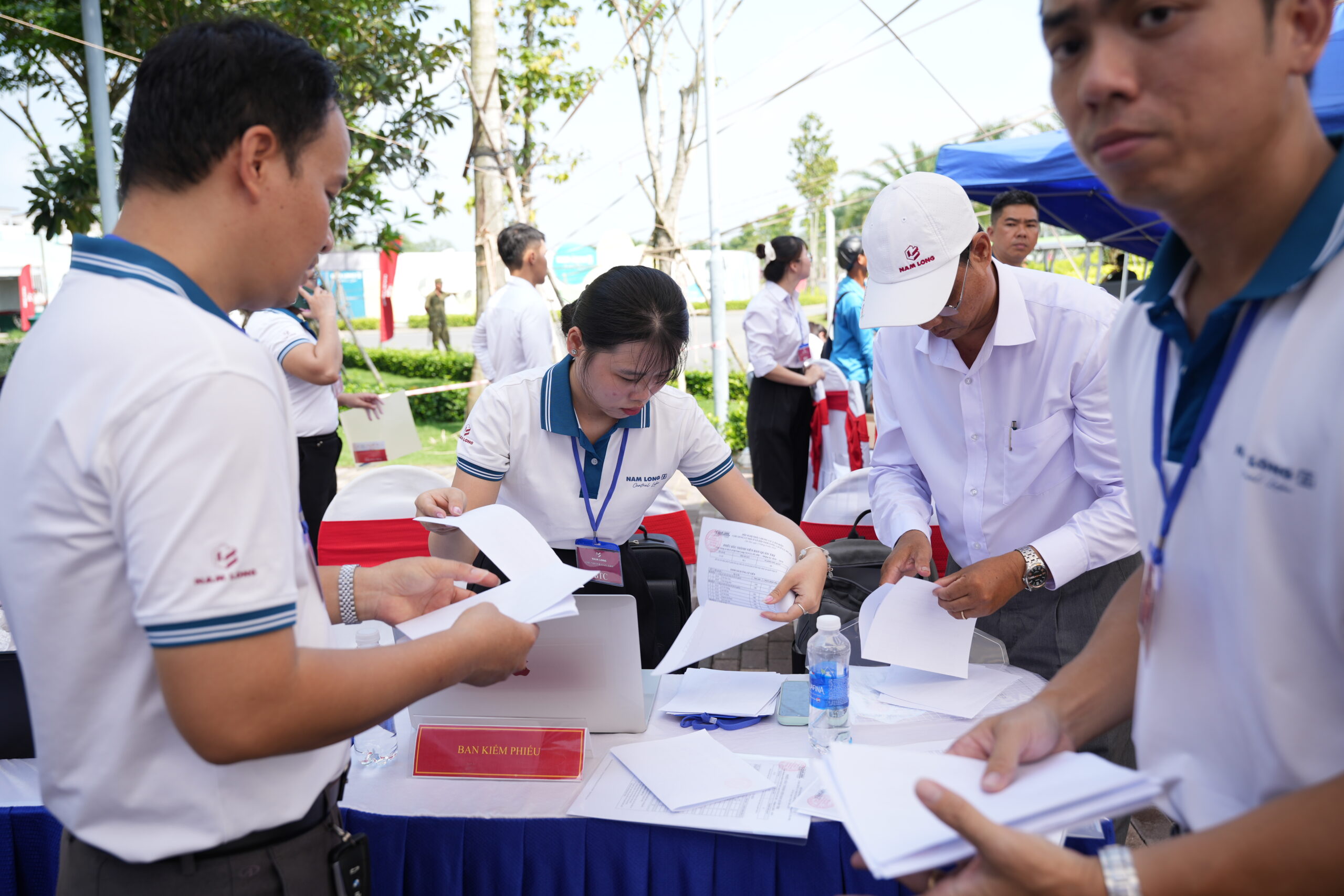Ban kiểm phiếu bầu Ban Quản trị Nam Long 2