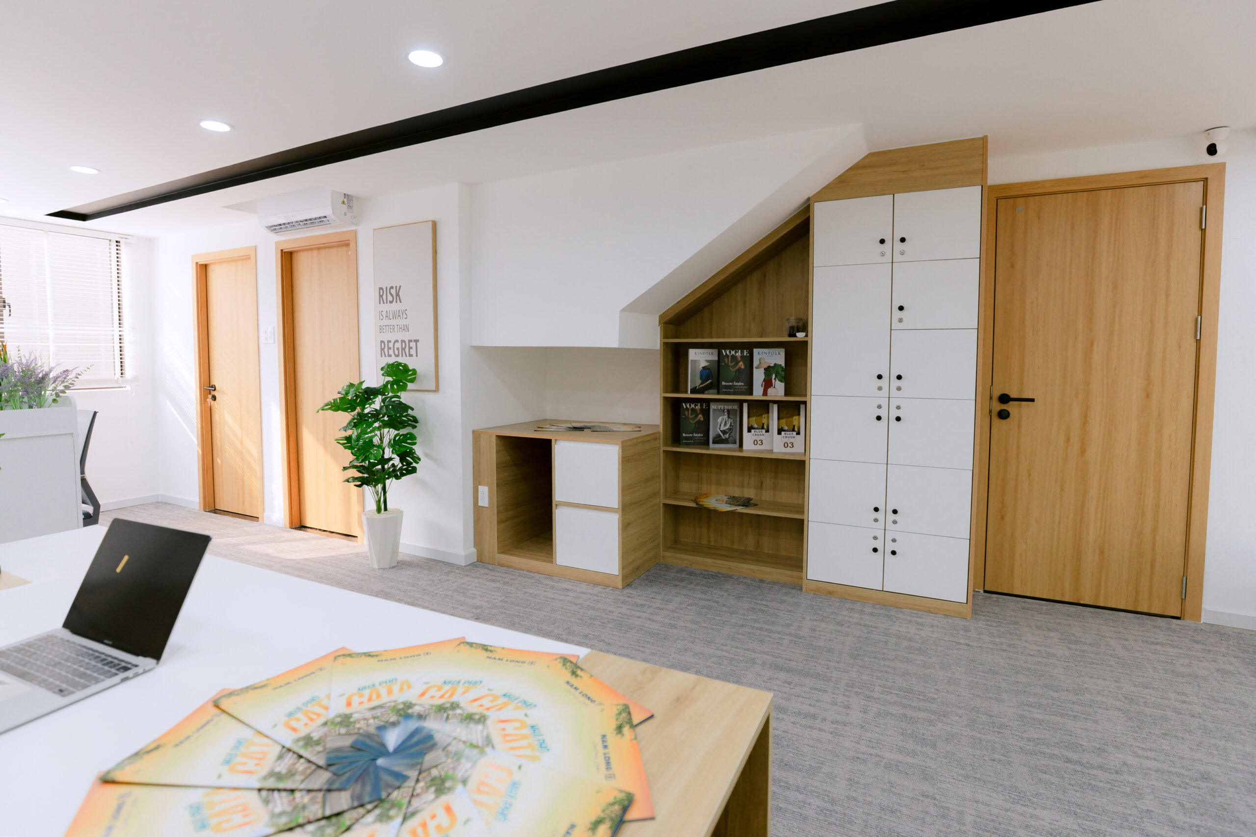Bàn làm việc CATA House