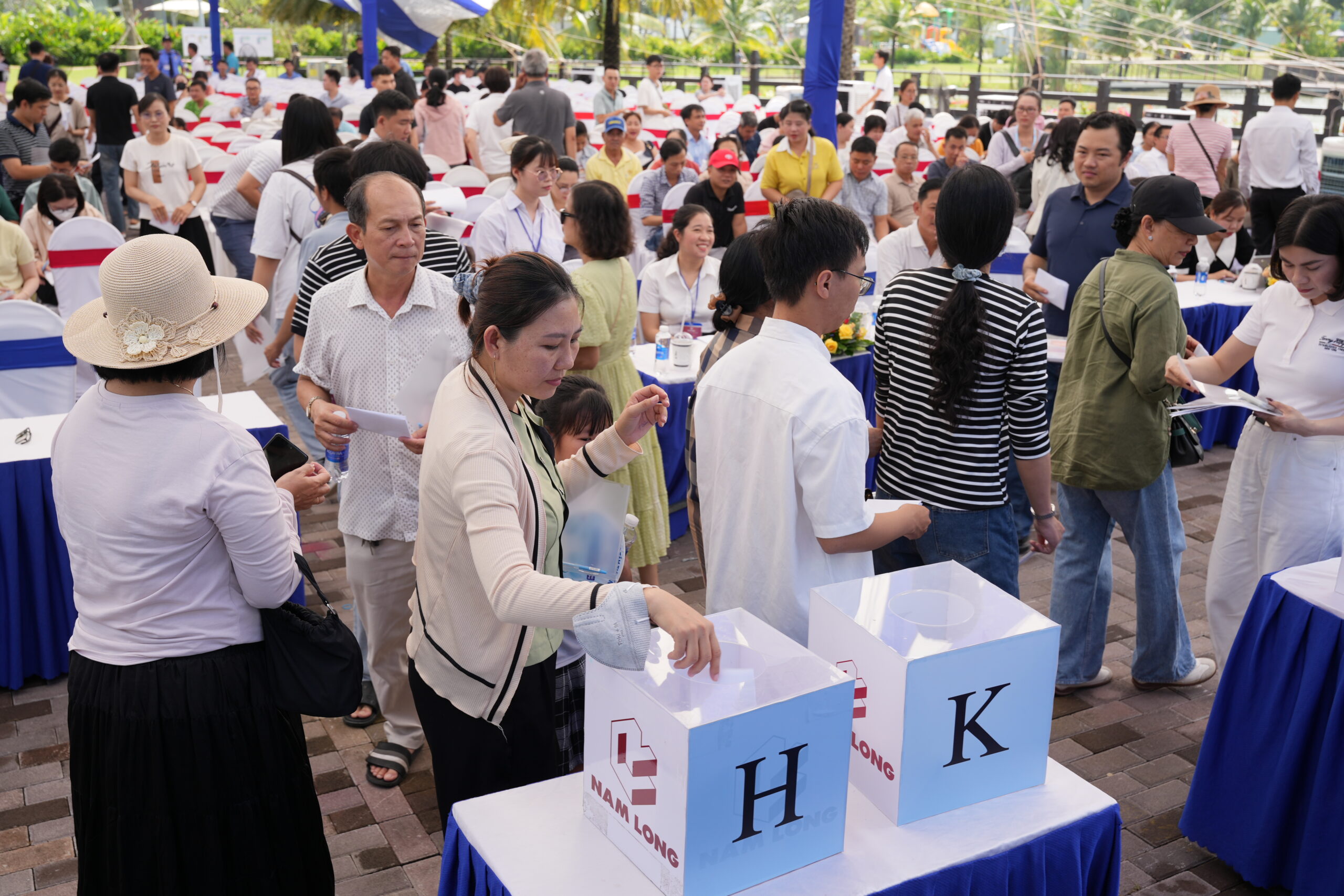 Cư dân các block Nam Long 2 tham gia bỏ phiếu